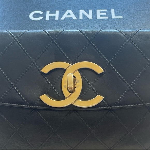 RARE VINTAGE 1988 CHANEL BLACK LEATHER CLUTCH BAG W/ 24K GOLD PLATED HARDWARE!! - Picture 2 of 9
